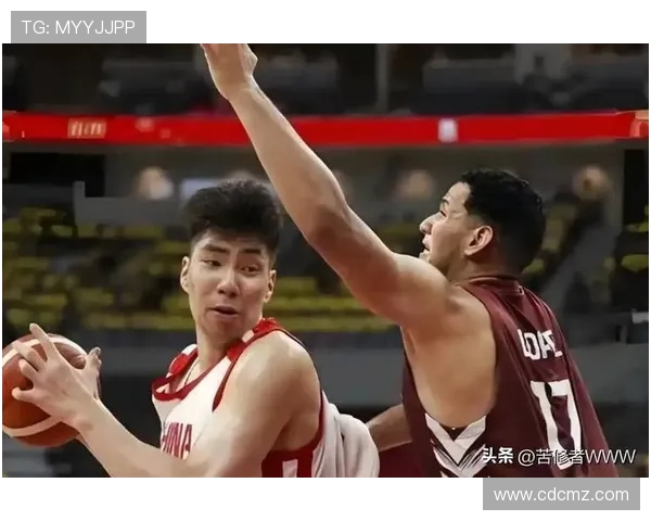 余嘉豪三场表现亮眼场均18分钟交出9.3分6.7篮板或可迎来首发机会 余嘉豪三场表现亮眼场均18分钟交出9.3分6.7篮板或可迎来首发机会