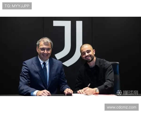 热格罗瓦晒与皮耶罗体检合影：见到足球传奇人物激动不已